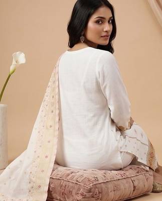 Women Ethnic Motifs Embroidered Regular Thread Work Kurta with Trousers & With Dupatta 4
