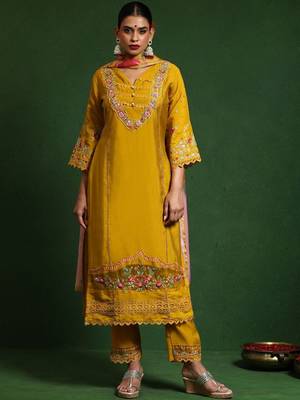 Women Floral Embroidered Regular Thread Work Pure Cotton Kurta with Trousers & With Dupatta 1