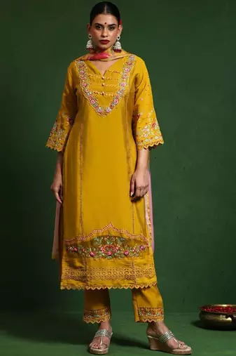 Women Floral Embroidered Regular Thread Work Pure Cotton Kurta with Trousers & With Dupatta