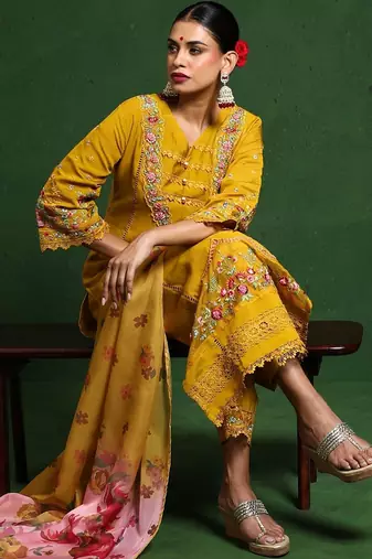 Women Floral Embroidered Regular Thread Work Pure Cotton Kurta with Trousers & With Dupatta
