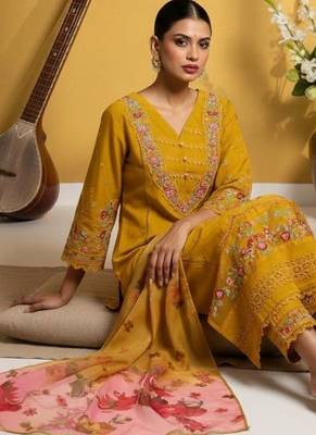 Women Floral Embroidered Regular Thread Work Pure Cotton Kurta with Trousers & With Dupatta 3