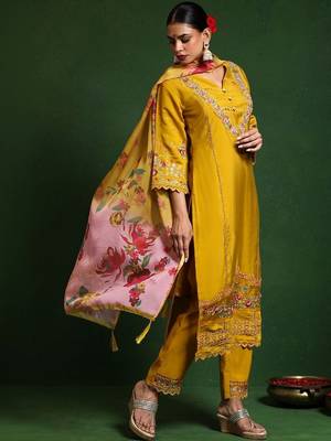 Women Floral Embroidered Regular Thread Work Pure Cotton Kurta with Trousers & With Dupatta 6