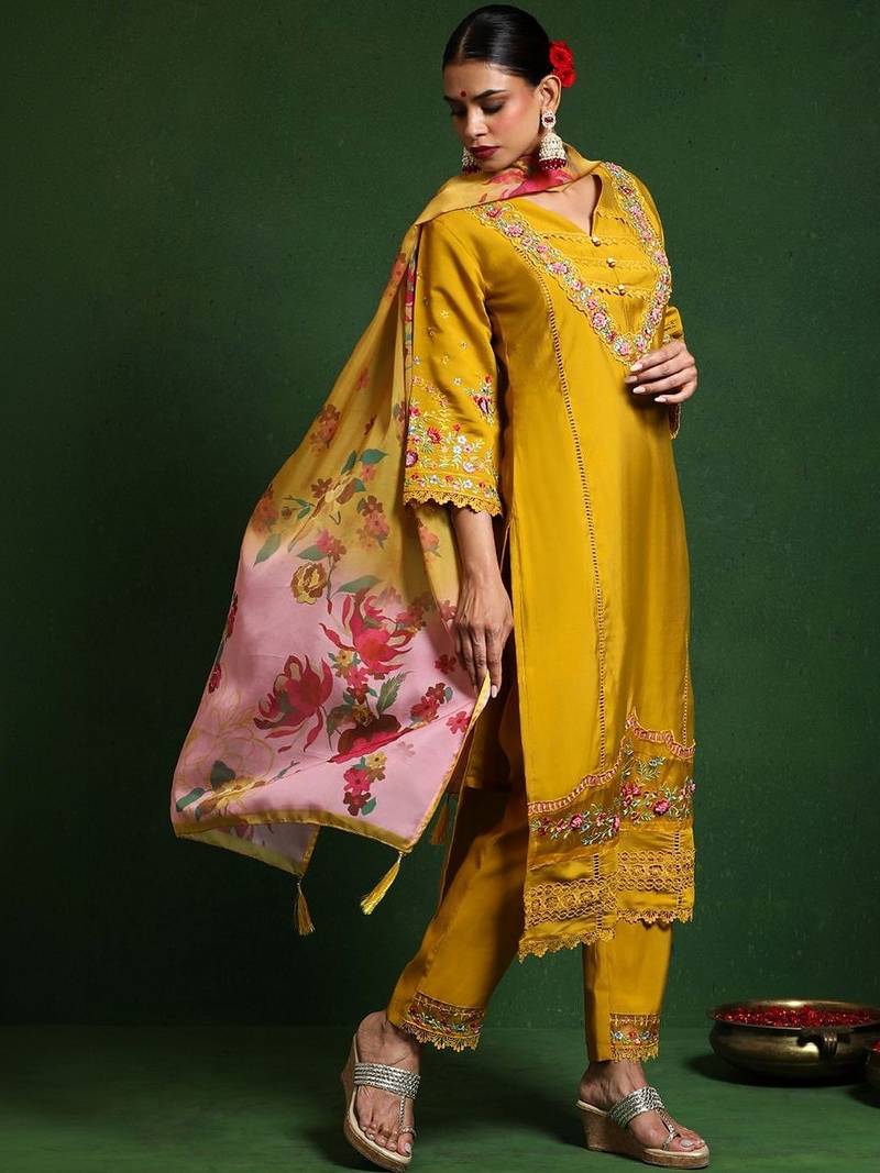 Women Floral Embroidered Regular Thread Work Pure Cotton Kurta with Trousers & With Dupatta