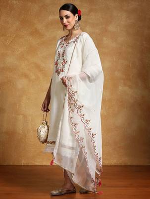Women Floral Embroidered Regular Thread Work Kurta with Dhoti Pants & With Dupatta 3