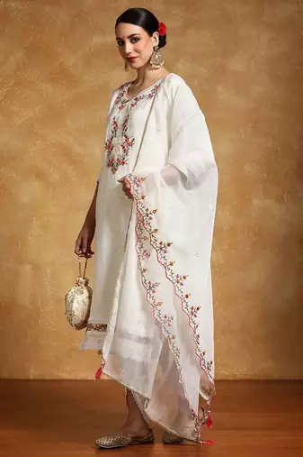 Women Floral Embroidered Regular Thread Work Kurta with Dhoti Pants & With Dupatta