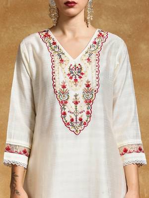 Women Floral Embroidered Regular Thread Work Kurta with Trousers & With Dupatta 2