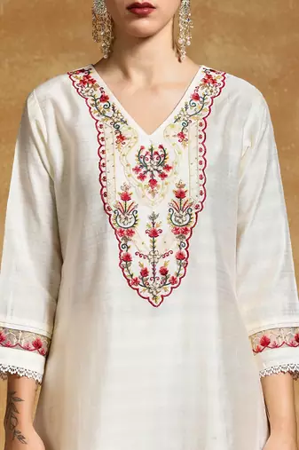 Women Floral Embroidered Regular Thread Work Kurta with Trousers & With Dupatta