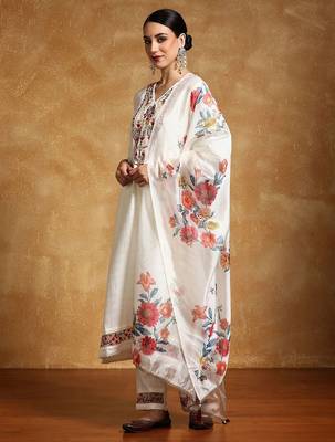 Women Floral Embroidered Regular Thread Work Kurta with Trousers & With Dupatta 3