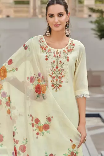 Women Floral Embroidered Regular Thread Work Kurta with Patiala & With Dupatta