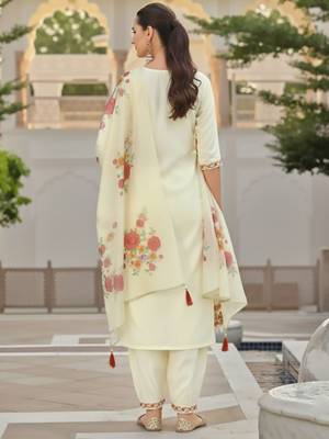 Women Floral Embroidered Regular Thread Work Kurta with Patiala & With Dupatta 3