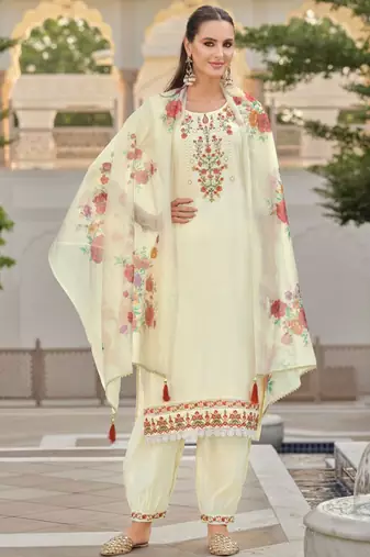Women Floral Embroidered Regular Thread Work Kurta with Patiala & With Dupatta