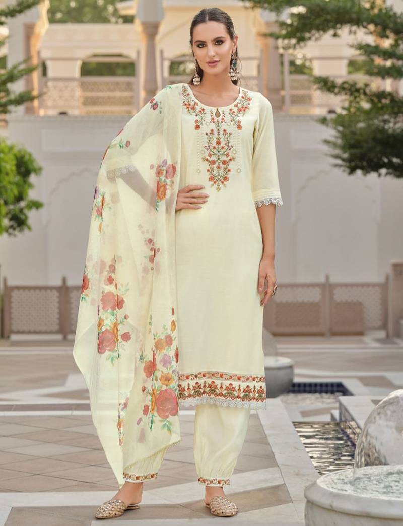 Women Floral Embroidered Regular Thread Work Kurta with Patiala & With Dupatta