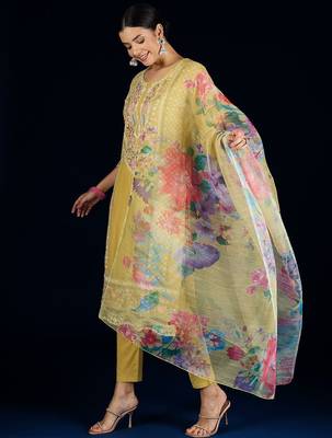 Women Floral Embroidered Pure Cotton Kurta with Trousers & Dupatta 7