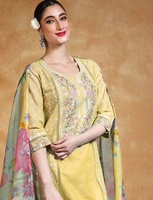 Floral Embroidered Thread Work Pure Cotton Straight Kurta With Trousers & Dupatta 2