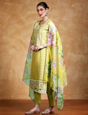 Floral Embroidered Thread Work Pure Cotton Straight Kurta With Trousers & Dupatta 4