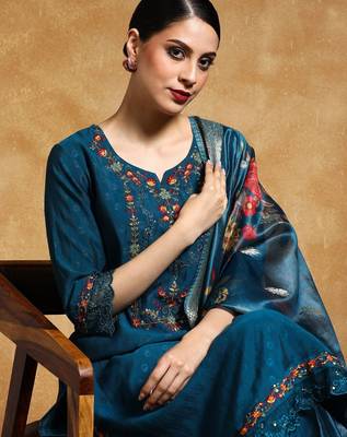 Women Floral Yoke Design Regular Thread Work Kurta with Trousers & With Dupatta 2