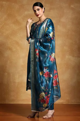 Women Floral Yoke Design Regular Thread Work Kurta with Trousers & With Dupatta