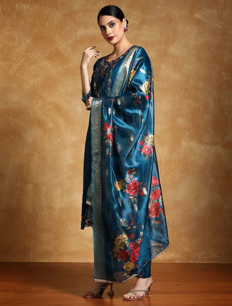Women Floral Yoke Design Regular Thread Work Kurta with Trousers & With Dupatta