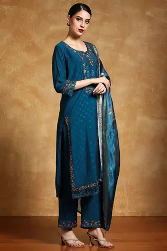 Women Floral Yoke Design Regular Thread Work Kurta with Trousers & With Dupatta