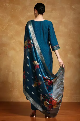 Women Floral Yoke Design Regular Thread Work Kurta with Trousers & With Dupatta