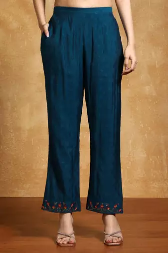 Women Floral Yoke Design Regular Thread Work Kurta with Trousers & With Dupatta