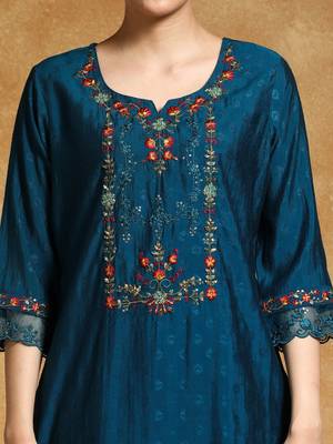 Women Floral Yoke Design Regular Thread Work Kurta with Trousers & With Dupatta 7