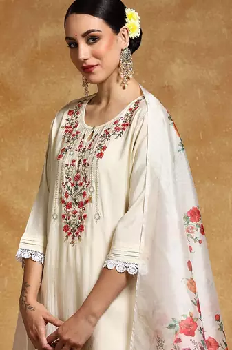 Women Floral Yoke Design Regular Thread Work Kurta with Trousers & With Dupatta