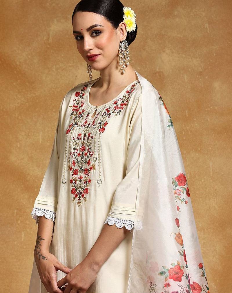Women Floral Yoke Design Regular Thread Work Kurta with Trousers & With Dupatta