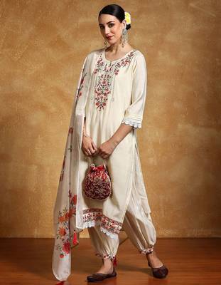 Women Floral Yoke Design Regular Thread Work Kurta with Trousers & With Dupatta 4