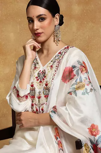 Women Floral Printed Regular Thread Work Kurta with Trousers & With Dupatta