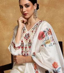 Women Floral Printed Regular Thread Work Kurta with Trousers & With Dupatta