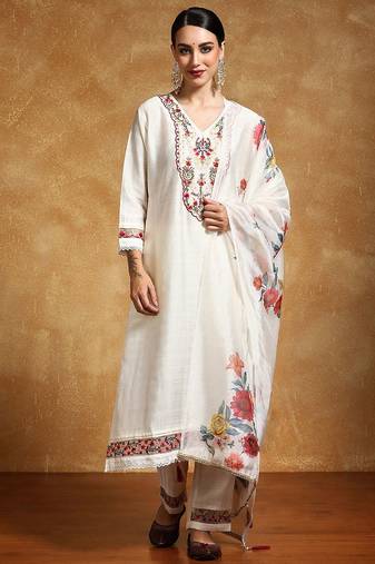 Women Floral Printed Regular Thread Work Kurta with Trousers & With Dupatta