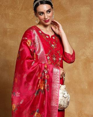 Women Floral Embroidered Regular Thread Work Kurta with Trousers & With Dupatta 2