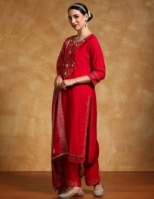 Women Floral Embroidered Regular Thread Work Kurta with Trousers & With Dupatta 3