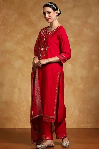 Women Floral Embroidered Regular Thread Work Kurta with Trousers & With Dupatta