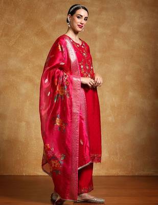 Women Floral Embroidered Regular Thread Work Kurta with Trousers & With Dupatta 4