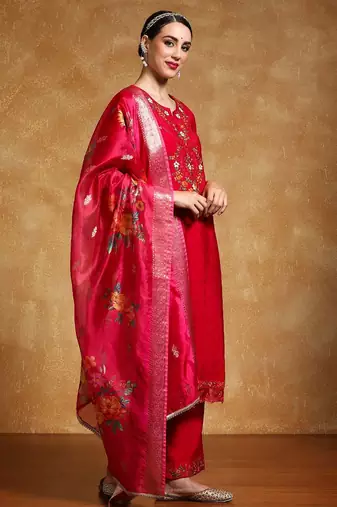 Women Floral Embroidered Regular Thread Work Kurta with Trousers & With Dupatta