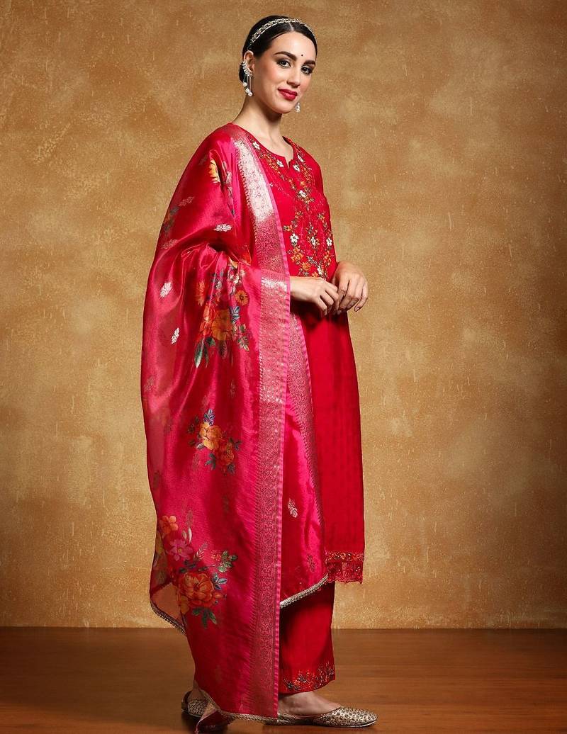 Women Floral Embroidered Regular Thread Work Kurta with Trousers & With Dupatta