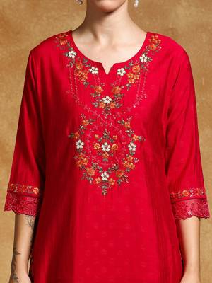 Women Floral Embroidered Regular Thread Work Kurta with Trousers & With Dupatta 7