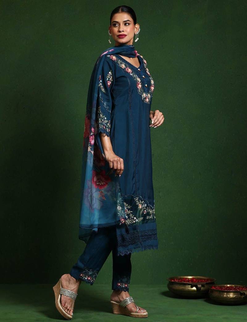 Women Floral Embroidered Regular Thread Work Pure Cotton Kurta with Trousers & With Dupatta