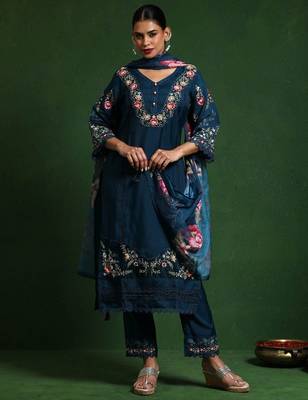 Women Floral Embroidered Regular Thread Work Pure Cotton Kurta with Trousers & With Dupatta 4