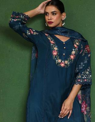 Women Floral Embroidered Regular Thread Work Pure Cotton Kurta with Trousers & With Dupatta 6