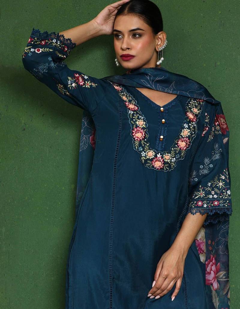 Women Floral Embroidered Regular Thread Work Pure Cotton Kurta with Trousers & With Dupatta