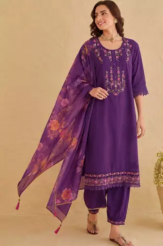 Floral Embroidered Thread Work Straight Kurta With Trousers And Dupatta
