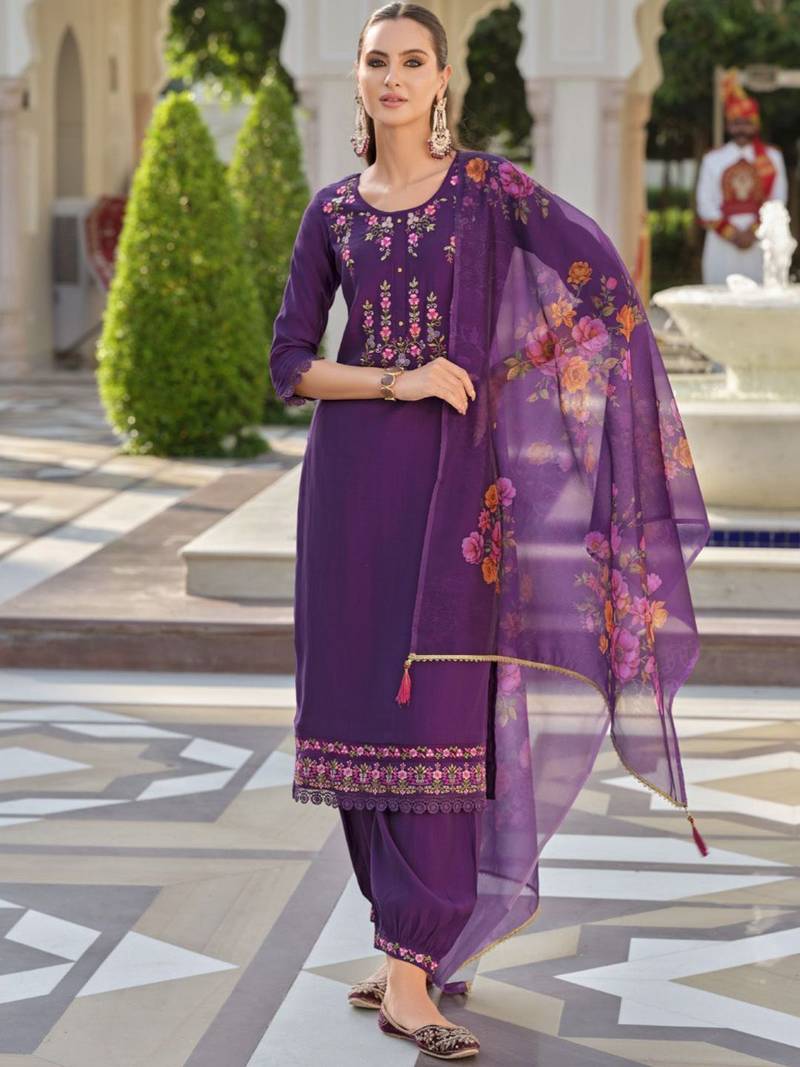 Floral Embroidered Thread Work Straight Kurta With Trousers And Dupatta