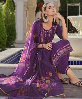 Floral Embroidered Thread Work Straight Kurta With Trousers And Dupatta 4