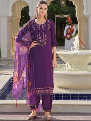 Floral Embroidered Thread Work Straight Kurta With Trousers And Dupatta 7