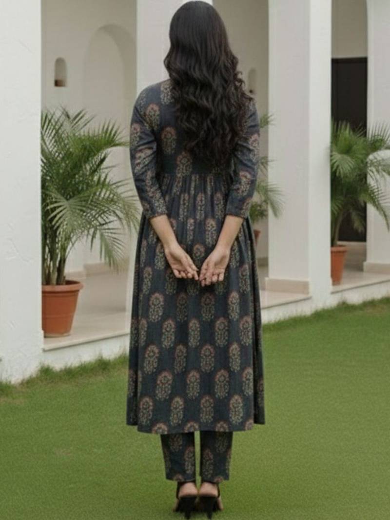 Women Ethnic Motifs Printed Regular Kurta with Trousers & With Dupatta