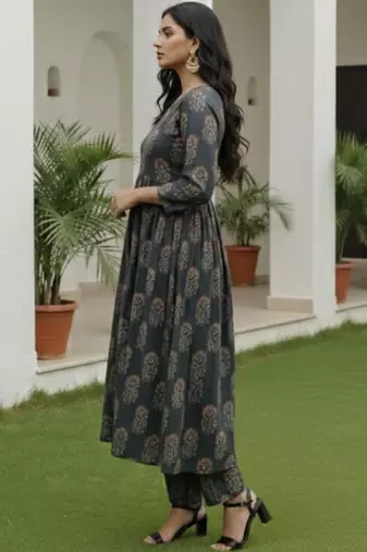 Women Ethnic Motifs Printed Regular Kurta with Trousers & With Dupatta