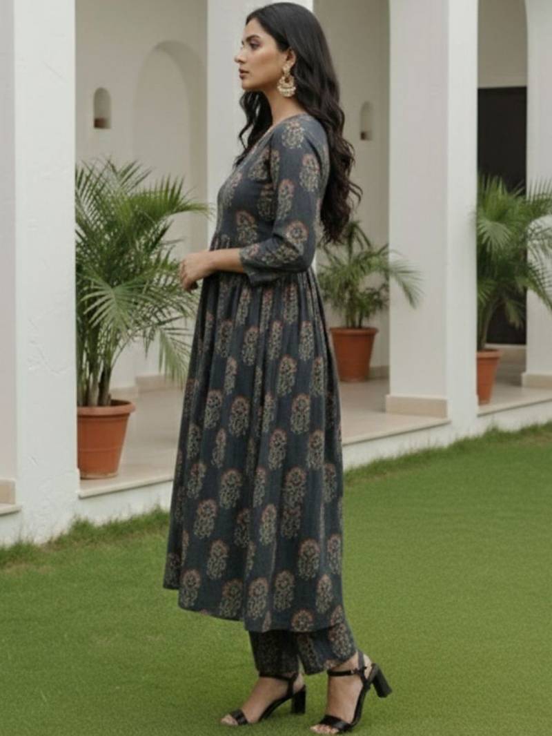 Women Ethnic Motifs Printed Regular Kurta with Trousers & With Dupatta